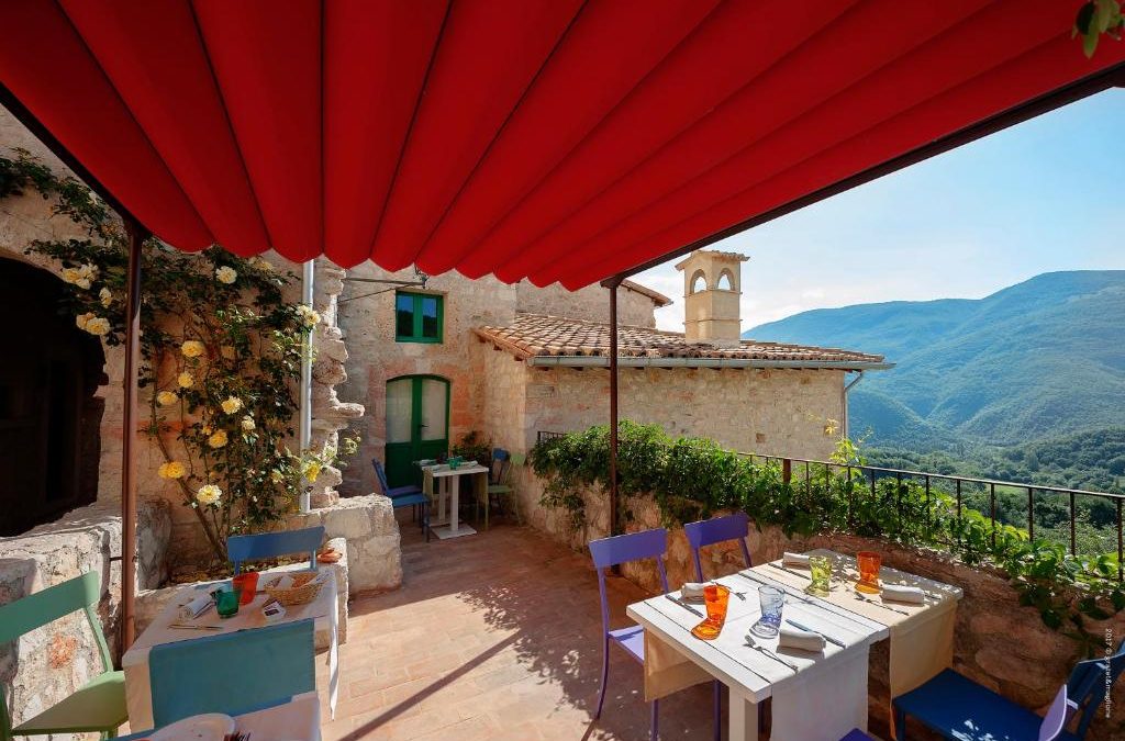 Il Castello di Postignano: in Umbria uno scrigno di lusso con Spa, chef stellato e panorama d’incanto